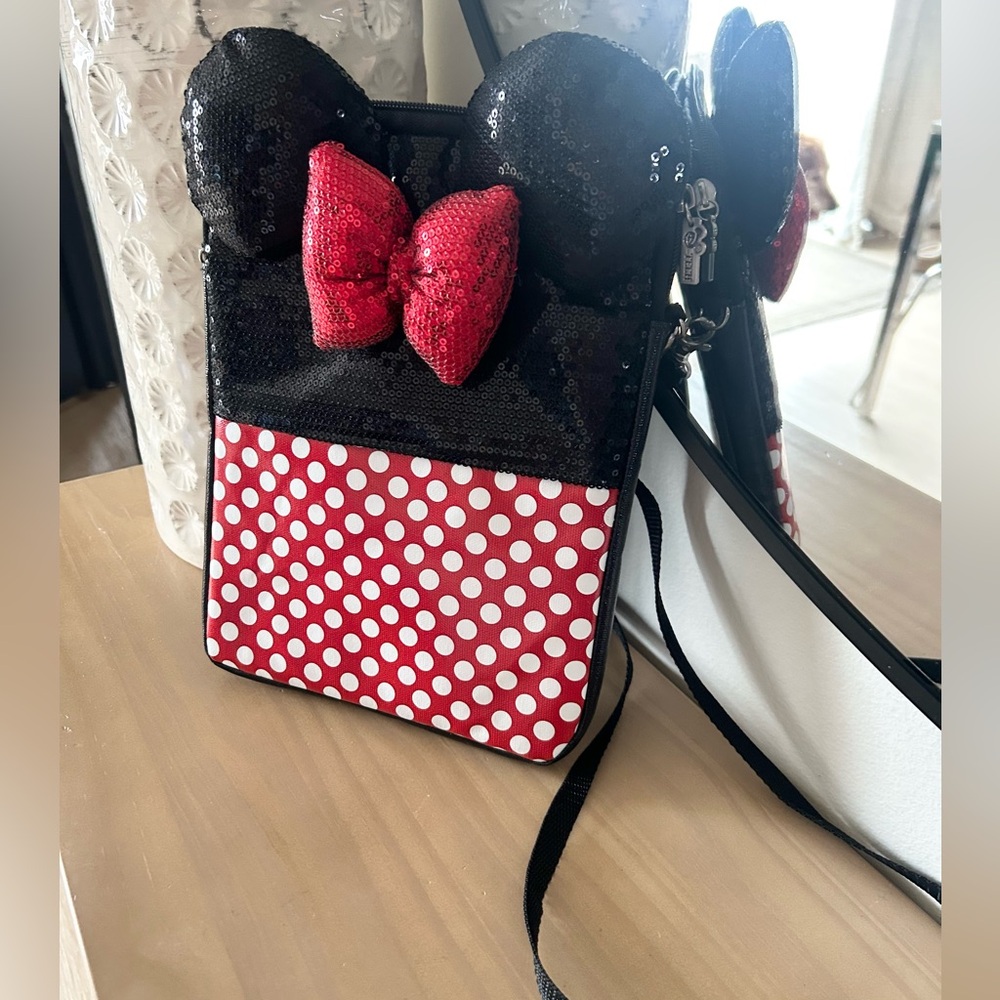 Disney Parks Minnie Mouse Sequin Crossbody Bag IPad/Tablet Disney Tech